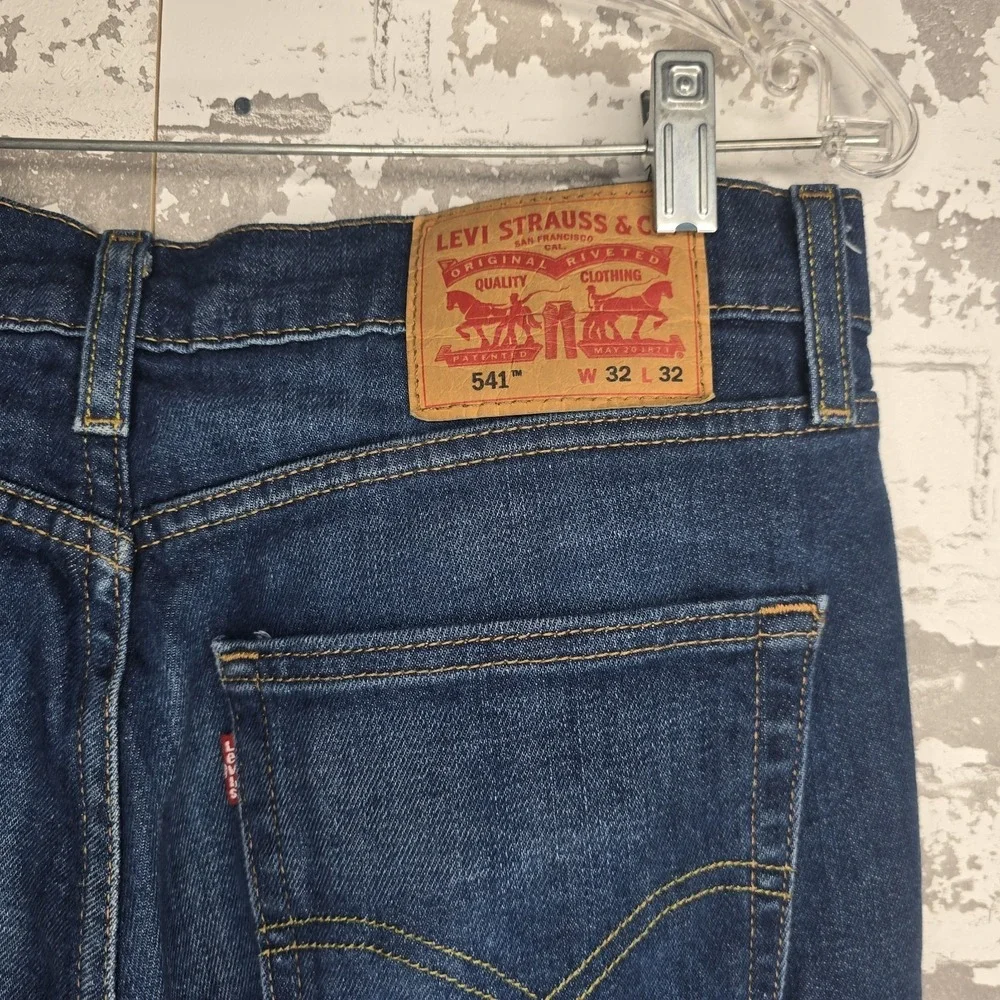 Levis 541 Jeans Mens 32x30 Athletic Fit Tapered Leg Medium Blue Wash Denim